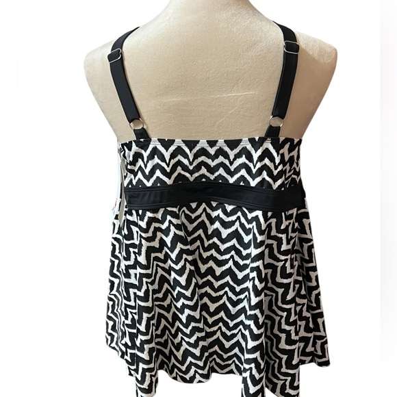 Plus Sz NWT Perona Womens Swim Top Size 26W Padded Bra Multi Color w/Ad Straps - Picture 2 of 3